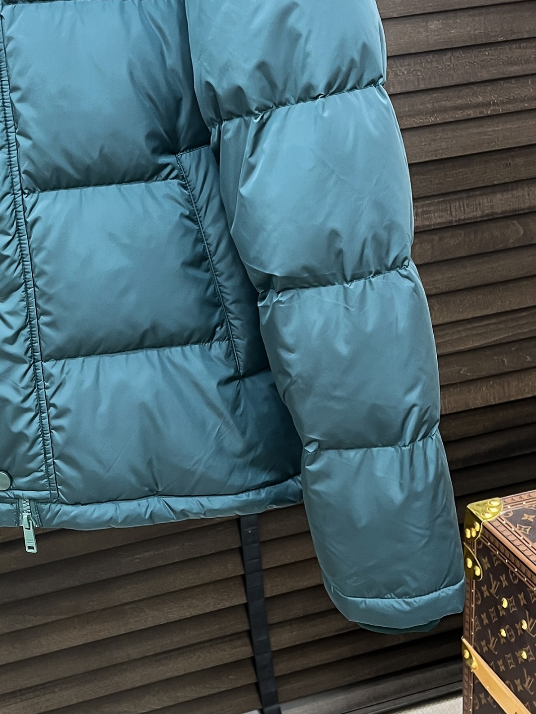 PRADA 普拉达 新款羽绒服秀场新品25新款羽绒服，品相非常完美，专柜高科技防水面料，内里90%白鹅绒