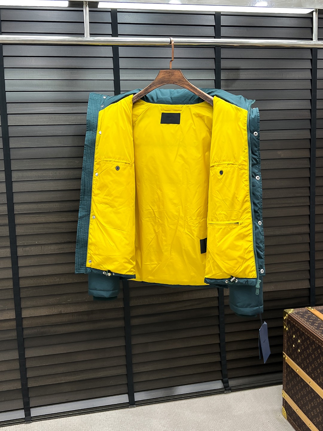 PRADA 普拉达 新款羽绒服秀场新品25新款羽绒服，品相非常完美，专柜高科技防水面料，内里90%白鹅绒