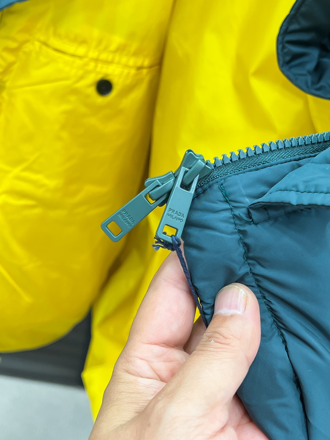 PRADA 普拉达 新款羽绒服秀场新品25新款羽绒服，品相非常完美，专柜高科技防水面料，内里90%白鹅绒