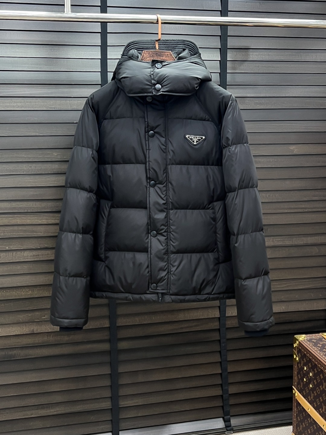 PRADA 普拉达 新款羽绒服秀场新品25新款羽绒服，品相非常完美，专柜高科技防水面料，内里90%白鹅绒