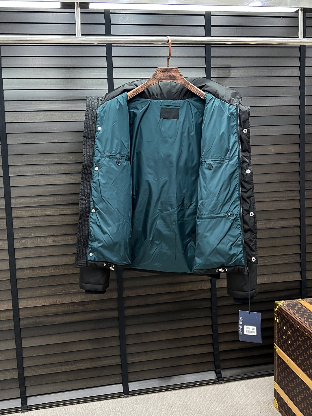 PRADA 普拉达 新款羽绒服秀场新品25新款羽绒服，品相非常完美，专柜高科技防水面料，内里90%白鹅绒