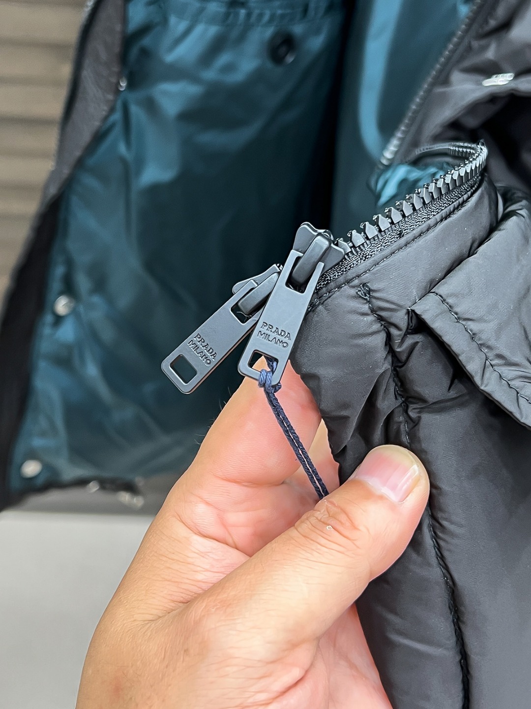 PRADA 普拉达 新款羽绒服秀场新品25新款羽绒服，品相非常完美，专柜高科技防水面料，内里90%白鹅绒