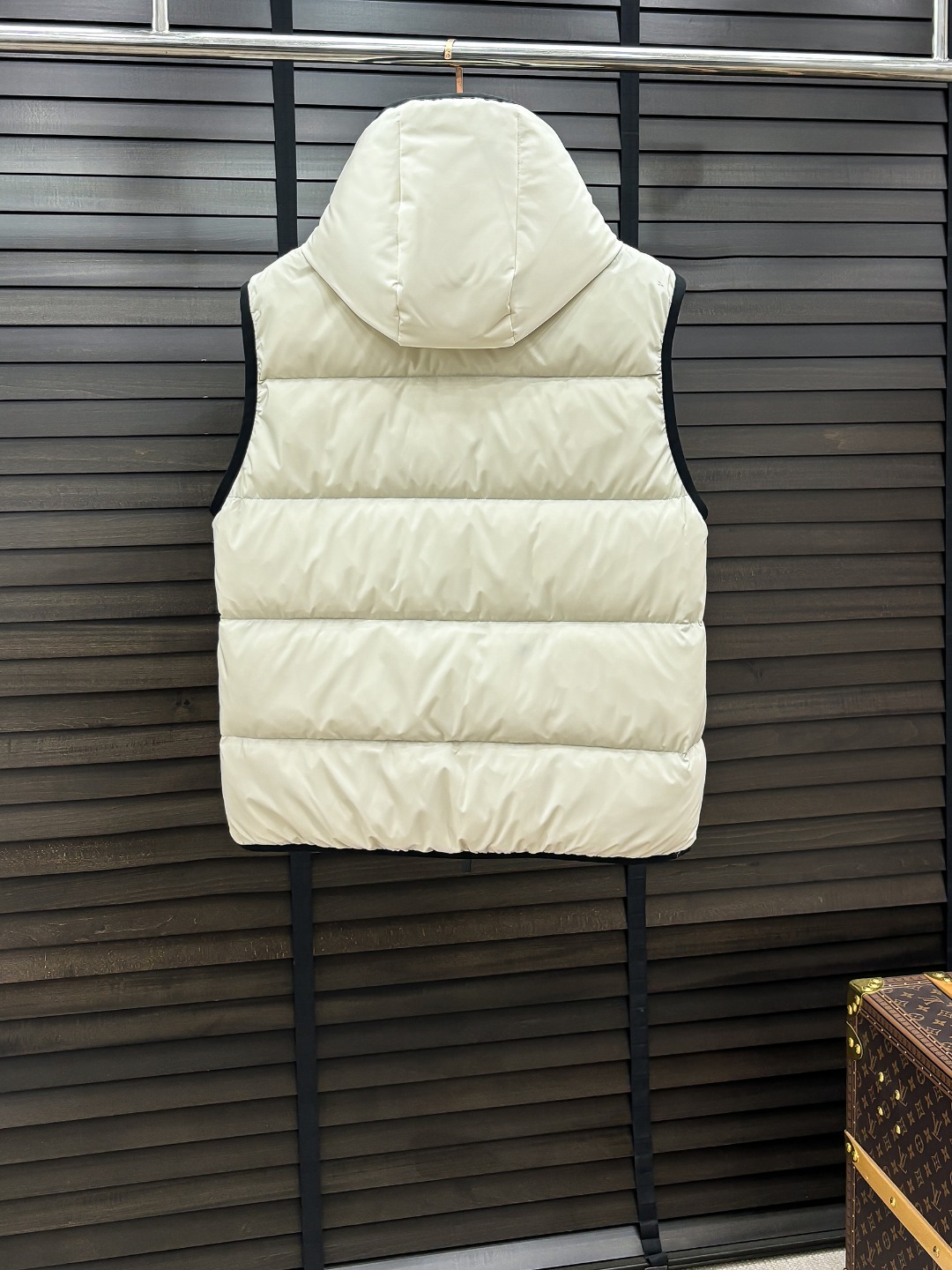 Moncler 新款羽绒服秀场新品25新款羽绒服，品相非常完美，专柜高科技防水面料，内里90%白鹅绒填充