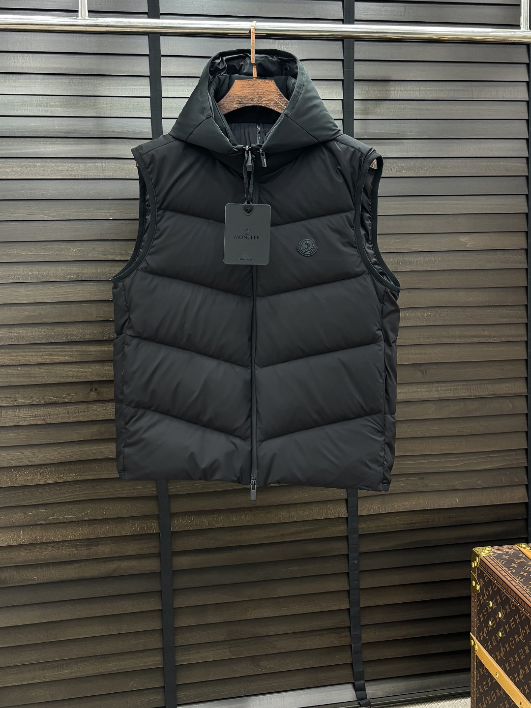 NO:649968,Moncler's new down jacket show new product 25 new down jackets, the appearance is very perfect, the store's high-tech waterproof fabric, 90% white goose down filling inside, comfortable and warm, full and attractive color, very outstanding design, easily upgrade the fashion sense, extremely elegant and rigorous workmanship, neat and meticulous wiring!  A masterpiece from a famous designer!  The upper body does not look bloated and is super handsome!  Counter size: M-3XL,,down jacket,alexander wang19860909Moncler 新款羽绒服秀场新品 25新款羽绒服,品相非常完美,专柜高科技防水面料,内里90白鹅绒填充,舒适保暖,色泽饱满诱人,非常出彩的设计,轻松将时髦感进阶,做工极为考究严谨,走线工整细致！大牌设计师巨作！上身不显臃肿、超级帅气！柜台码数: M-3XL,,down jacket,alexander wang,Men's clothing