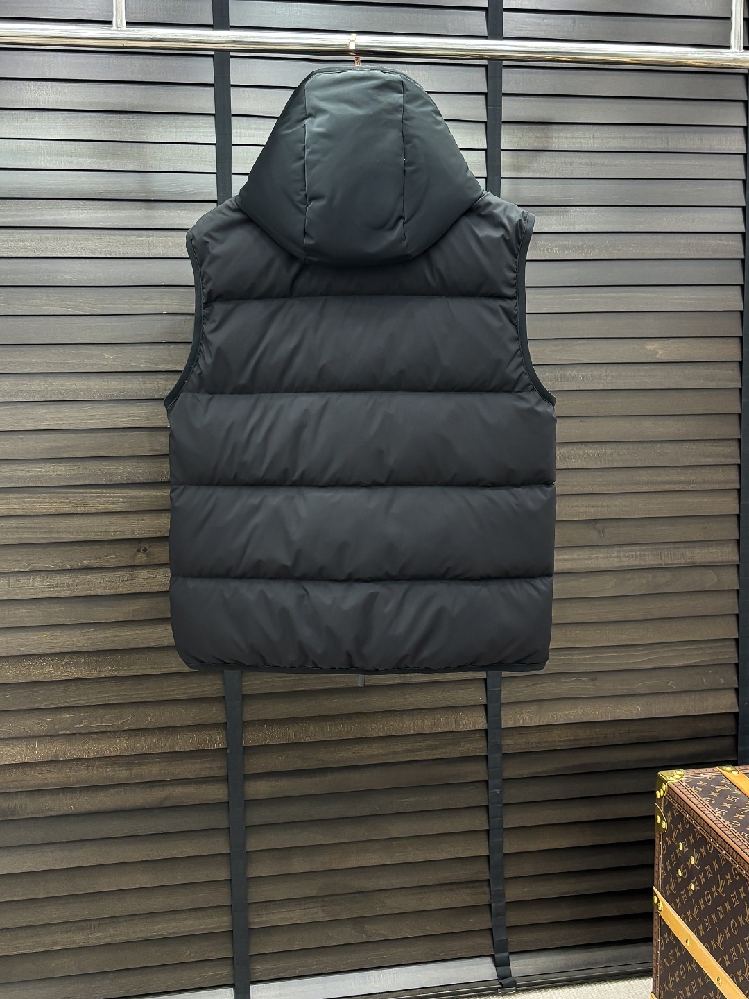 Moncler 新款羽绒服秀场新品25新款羽绒服，品相非常完美，专柜高科技防水面料，内里90%白鹅绒填充