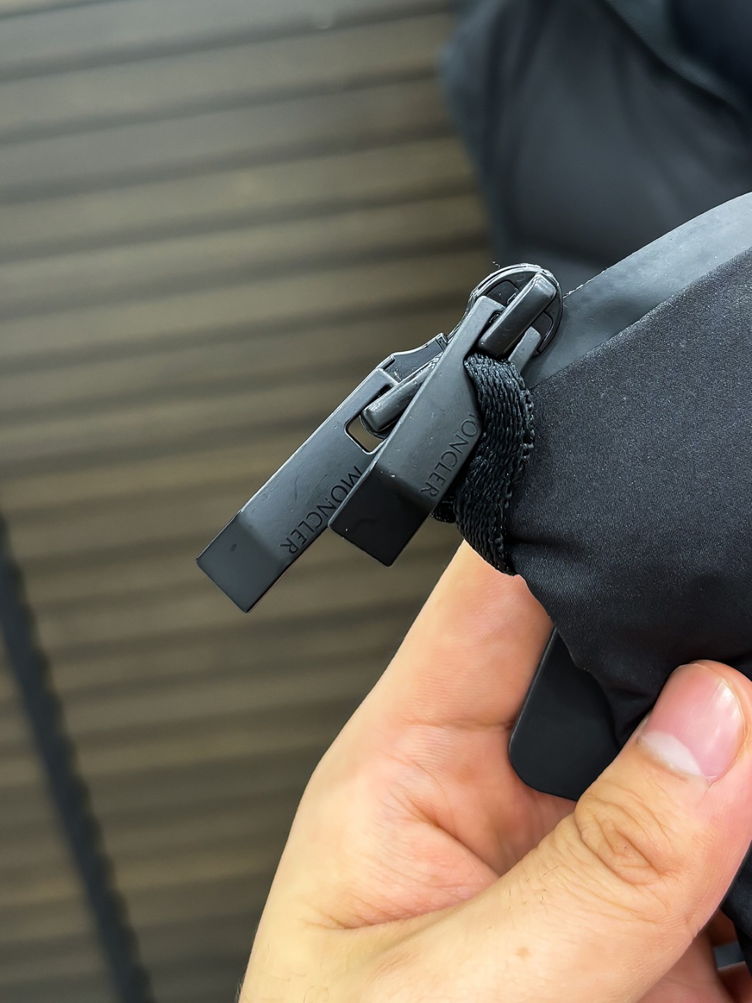 Moncler 新款羽绒服秀场新品25新款羽绒服，品相非常完美，专柜高科技防水面料，内里90%白鹅绒填充