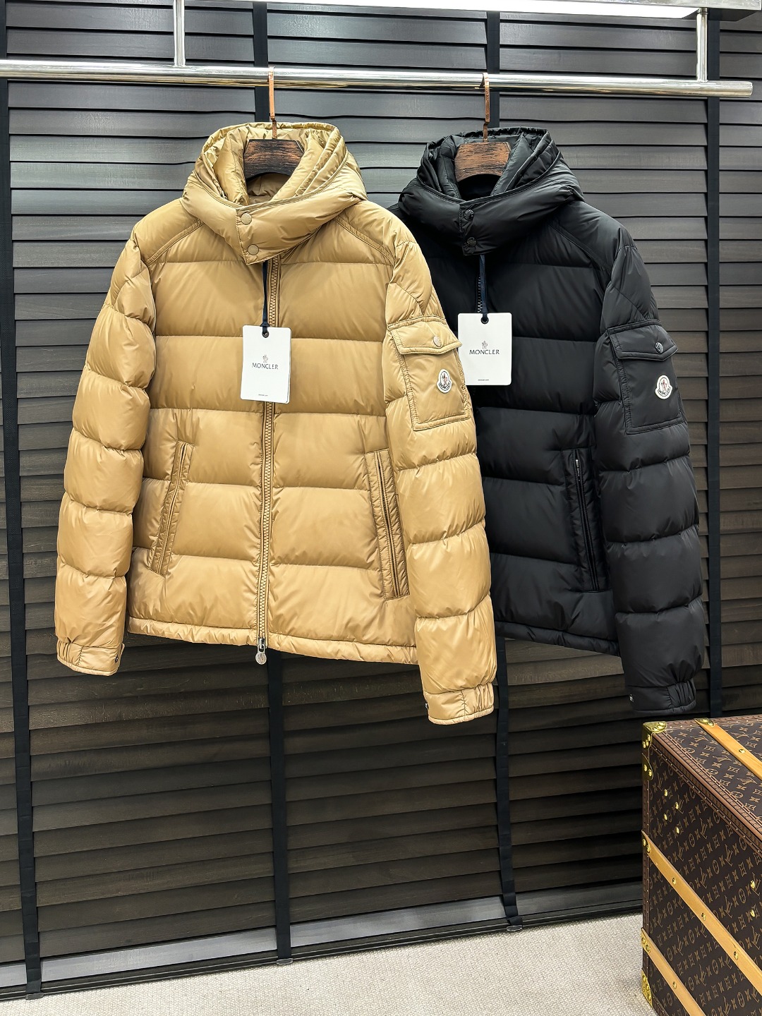 Moncler 新款羽绒服秀场新品25新款羽绒服，品相非常完美，专柜高科技防水面料，内里90%白鹅绒填充
