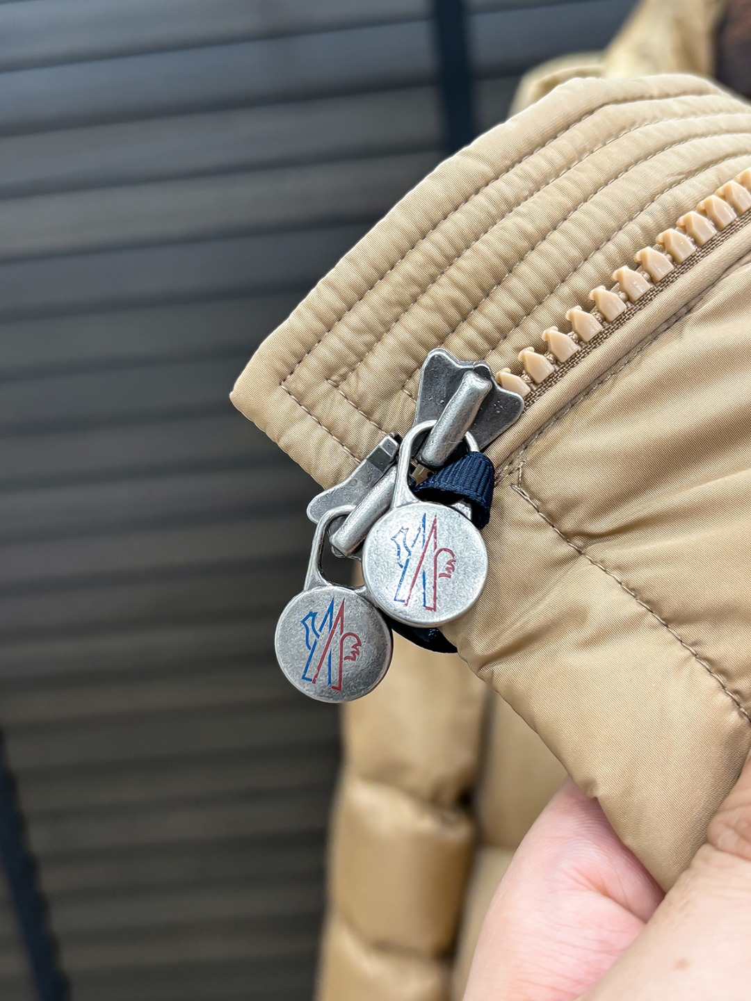 Moncler 新款羽绒服秀场新品25新款羽绒服，品相非常完美，专柜高科技防水面料，内里90%白鹅绒填充