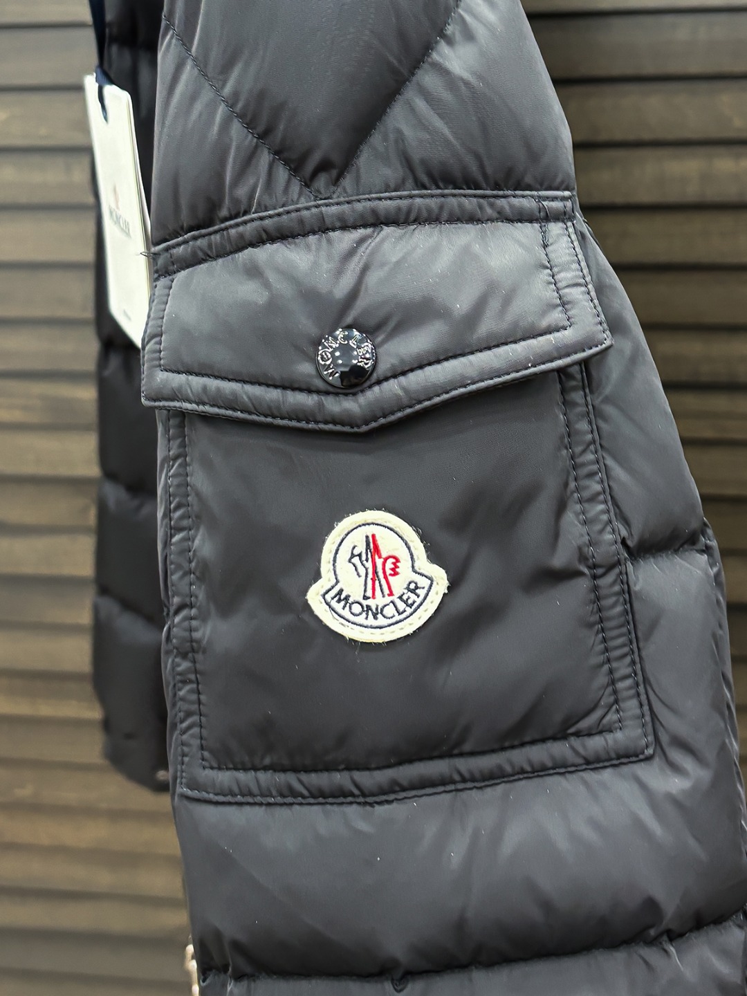 Moncler 新款羽绒服秀场新品25新款羽绒服，品相非常完美，专柜高科技防水面料，内里90%白鹅绒填充