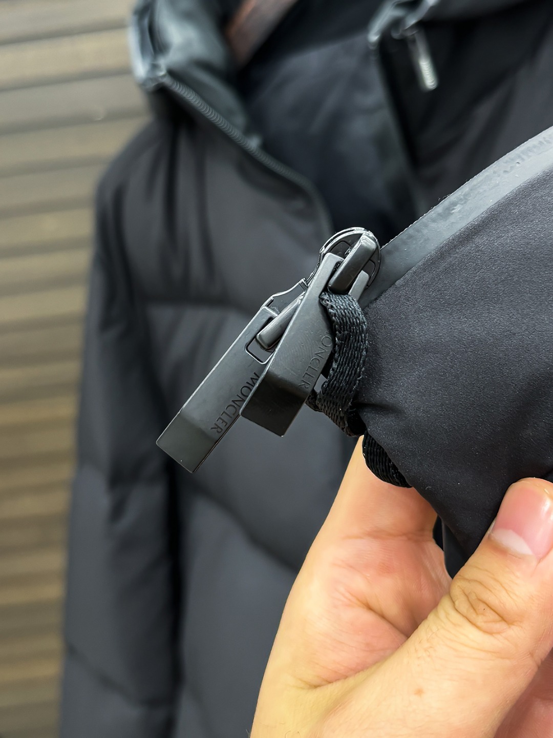 Moncler 新款羽绒服秀场新品25新款羽绒服，品相非常完美，专柜高科技防水面料，内里90%白鹅绒填充