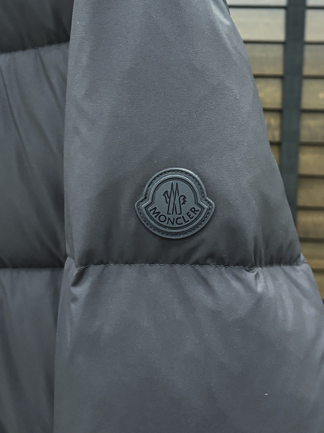 Moncler 新款羽绒服秀场新品25新款羽绒服，品相非常完美，专柜高科技防水面料，内里90%白鹅绒填充