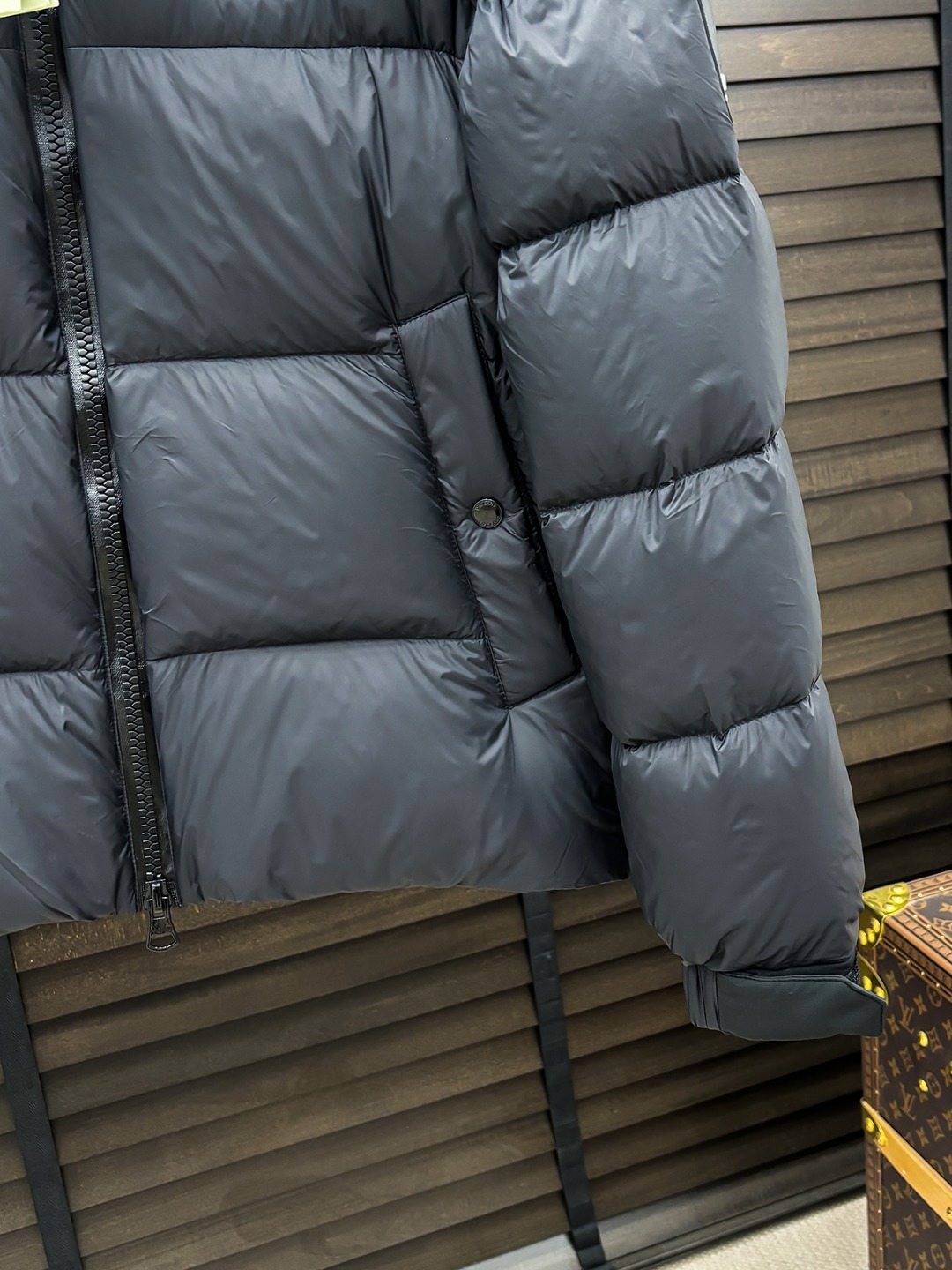 Burberry 新款羽绒服秀场新品25新款羽绒服，品相非常完美，专柜高科技防水面料，内里90%白鹅绒填