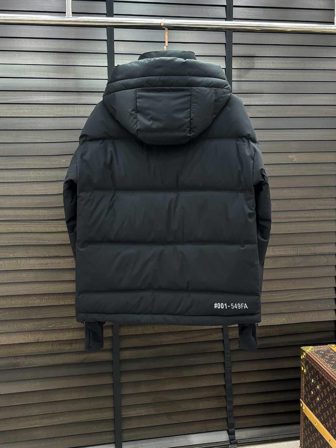 Moncler 新款羽绒服秀场新品25新款羽绒服，品相非常完美，专柜高科技防水面料，内里90%白鹅绒填充