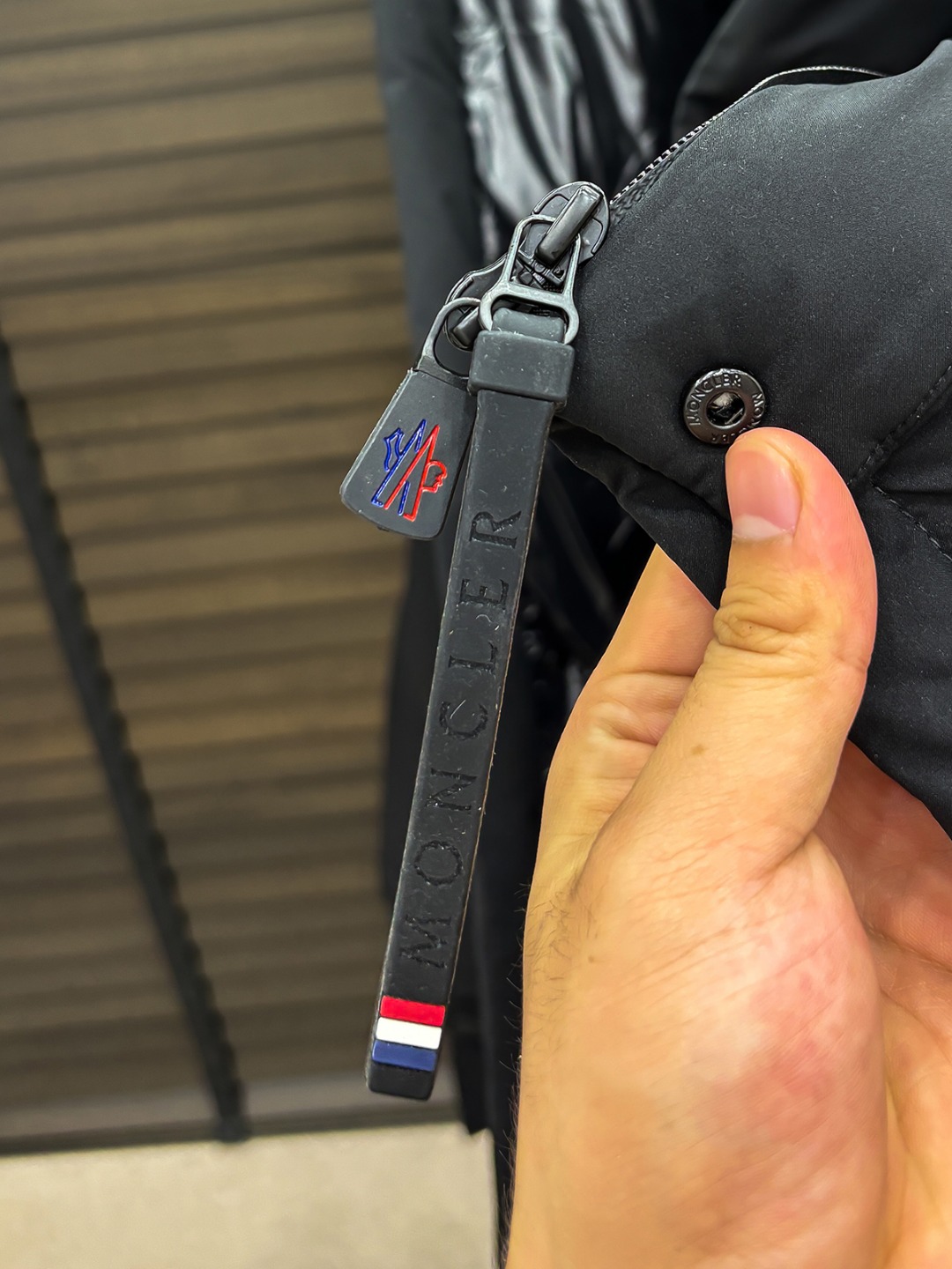 Moncler 新款羽绒服秀场新品25新款羽绒服，品相非常完美，专柜高科技防水面料，内里90%白鹅绒填充