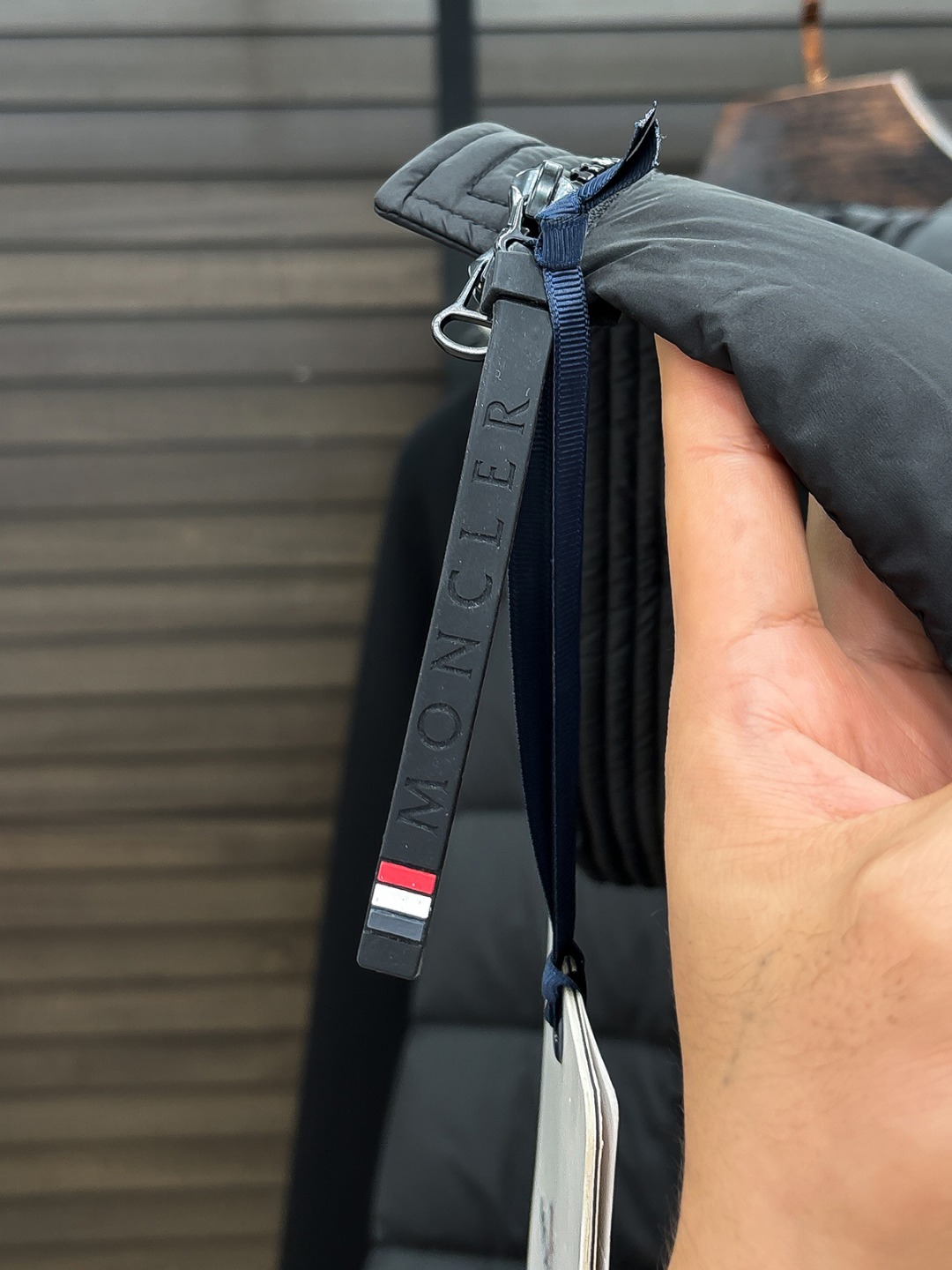 Moncler 新款羽绒服秀场新品25新款羽绒服，品相非常完美，专柜高科技防水面料，内里90%白鹅绒填充