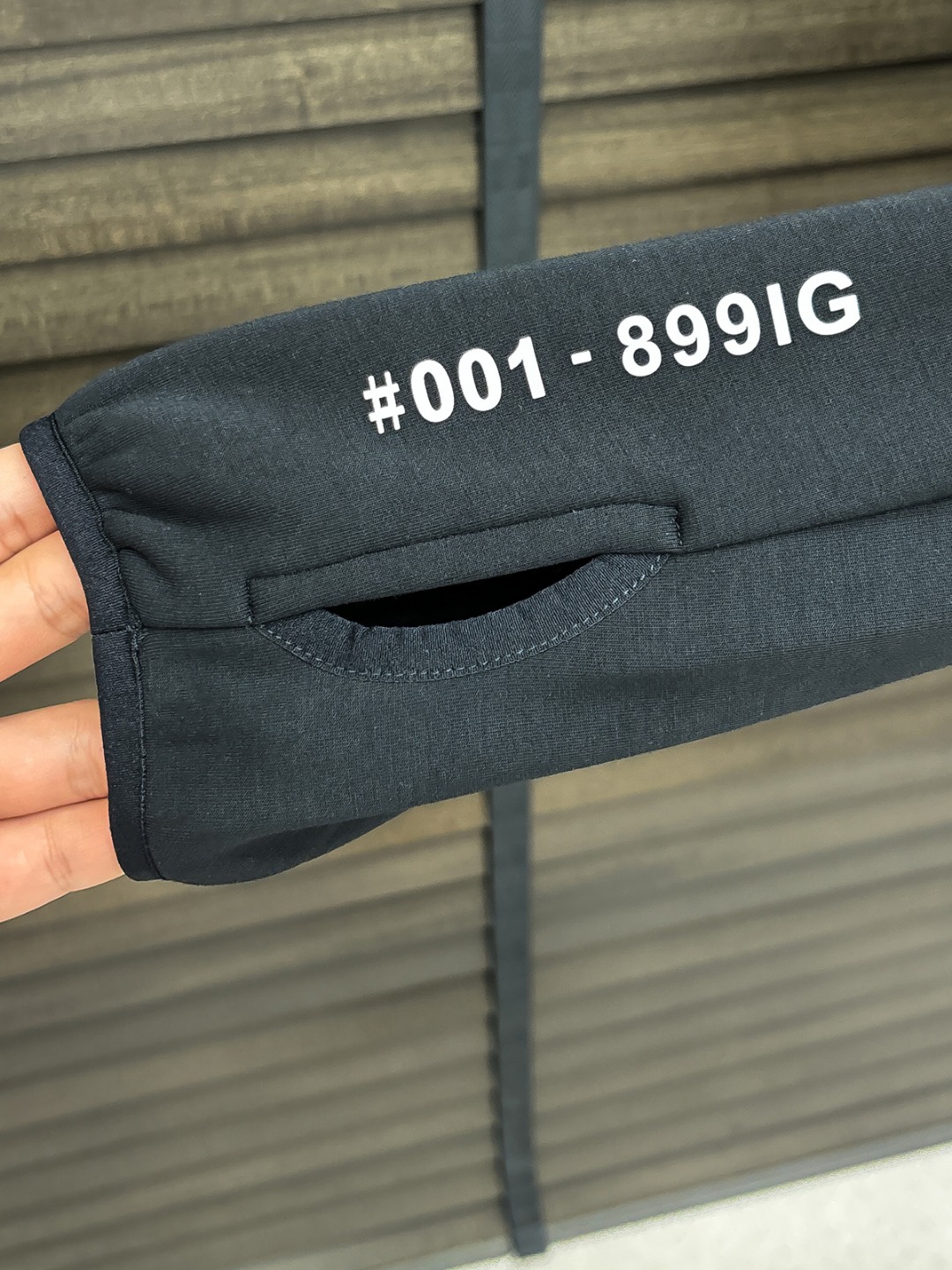 Moncler 新款羽绒服秀场新品25新款羽绒服，品相非常完美，专柜高科技防水面料，内里90%白鹅绒填充