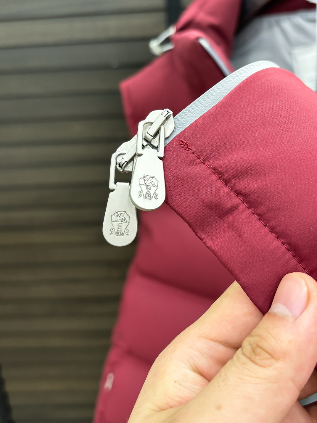 BC 新款羽绒服秀场新品25新款羽绒服，品相非常完美，专柜高科技防水面料，内里90%白鹅绒填充，舒适保暖