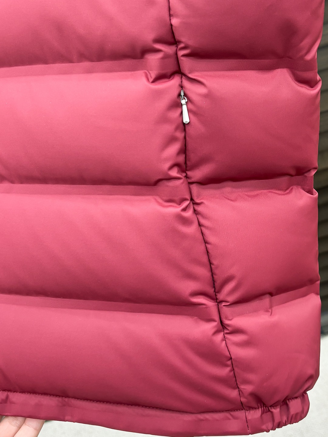 BC 新款羽绒服秀场新品25新款羽绒服，品相非常完美，专柜高科技防水面料，内里90%白鹅绒填充，舒适保暖