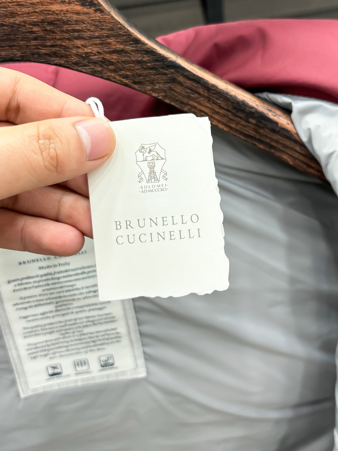 BC 新款羽绒服秀场新品25新款羽绒服，品相非常完美，专柜高科技防水面料，内里90%白鹅绒填充，舒适保暖