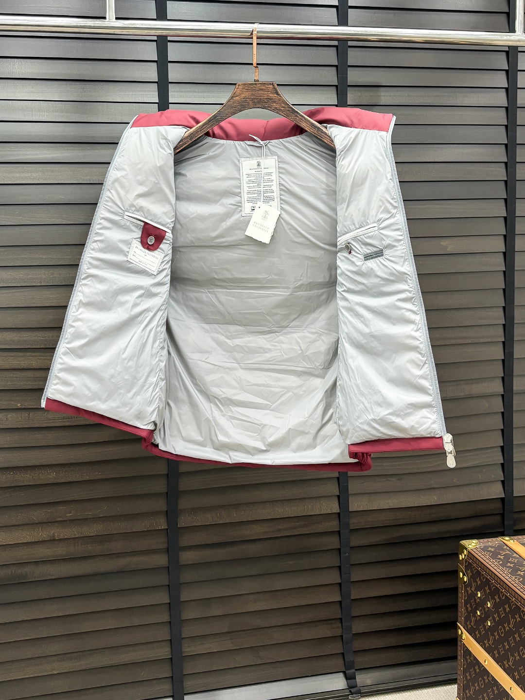 BC 新款羽绒服秀场新品25新款羽绒服，品相非常完美，专柜高科技防水面料，内里90%白鹅绒填充，舒适保暖