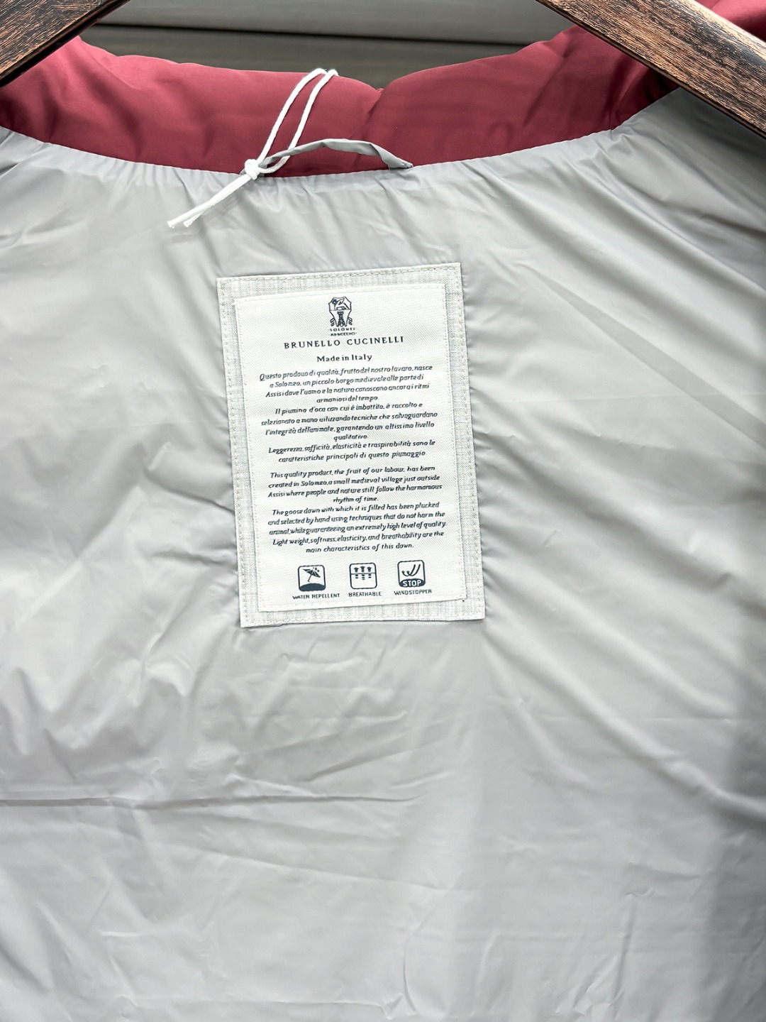 BC 新款羽绒服秀场新品25新款羽绒服，品相非常完美，专柜高科技防水面料，内里90%白鹅绒填充，舒适保暖