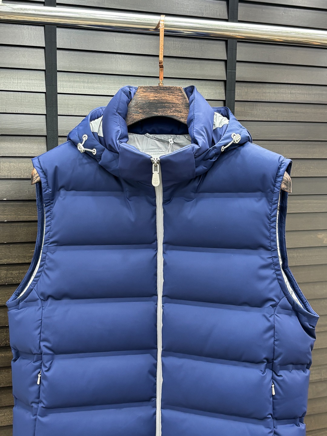 BC 新款羽绒服秀场新品25新款羽绒服，品相非常完美，专柜高科技防水面料，内里90%白鹅绒填充，舒适保暖