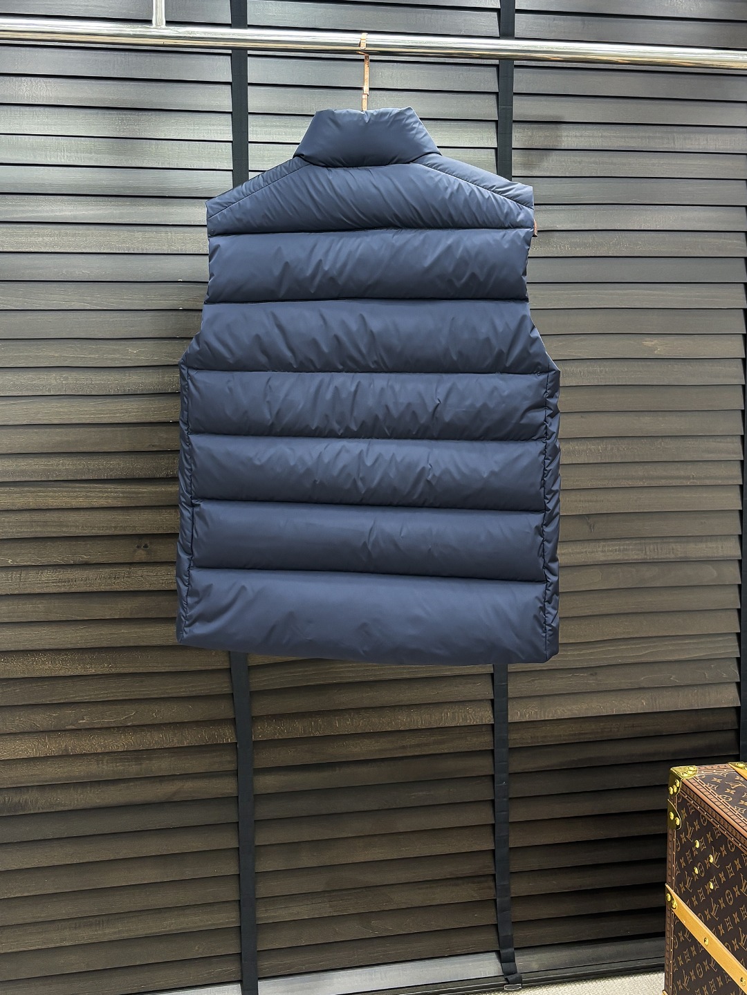 Prada 新款羽绒服秀场新品25新款羽绒服，品相非常完美，专柜高科技防水面料，内里90%白鹅绒填充，舒