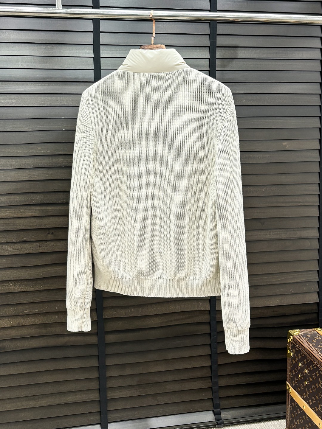 Moncler 新款羽绒服秀场新品25新款羽绒服，品相非常完美，专柜高科技防水面料，内里90%白鹅绒填充