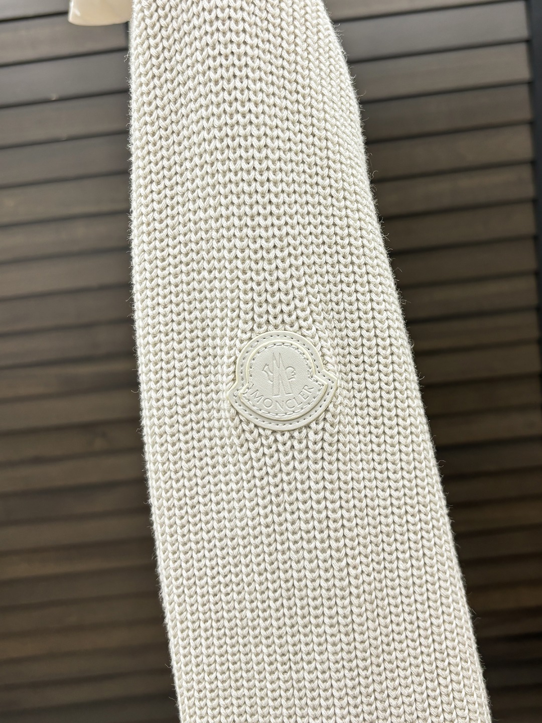 Moncler 新款羽绒服秀场新品25新款羽绒服，品相非常完美，专柜高科技防水面料，内里90%白鹅绒填充