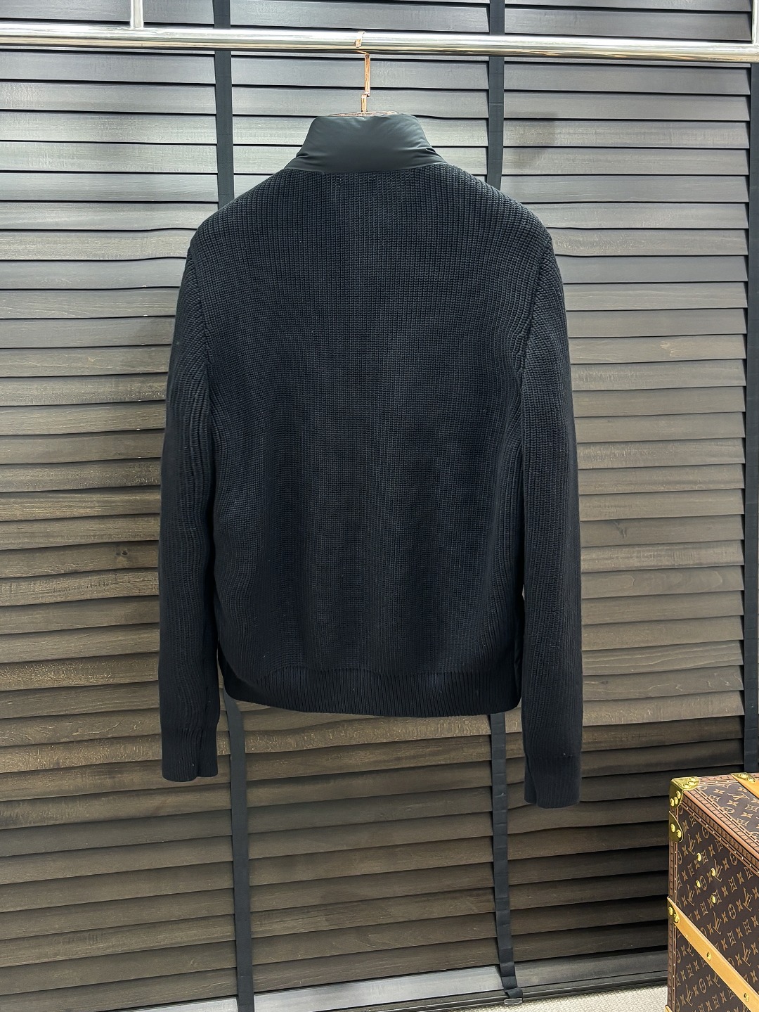 Moncler 新款羽绒服秀场新品25新款羽绒服，品相非常完美，专柜高科技防水面料，内里90%白鹅绒填充
