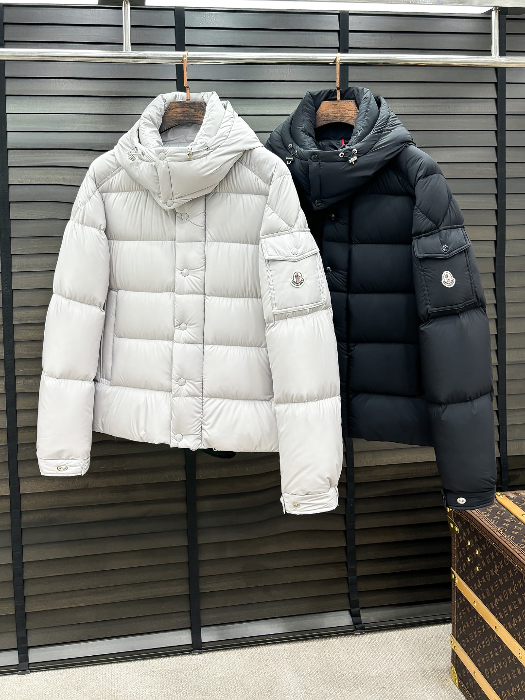 Moncler 新款羽绒服秀场新品25新款羽绒服，品相非常完美，专柜高科技防水面料，内里90%白鹅绒填充