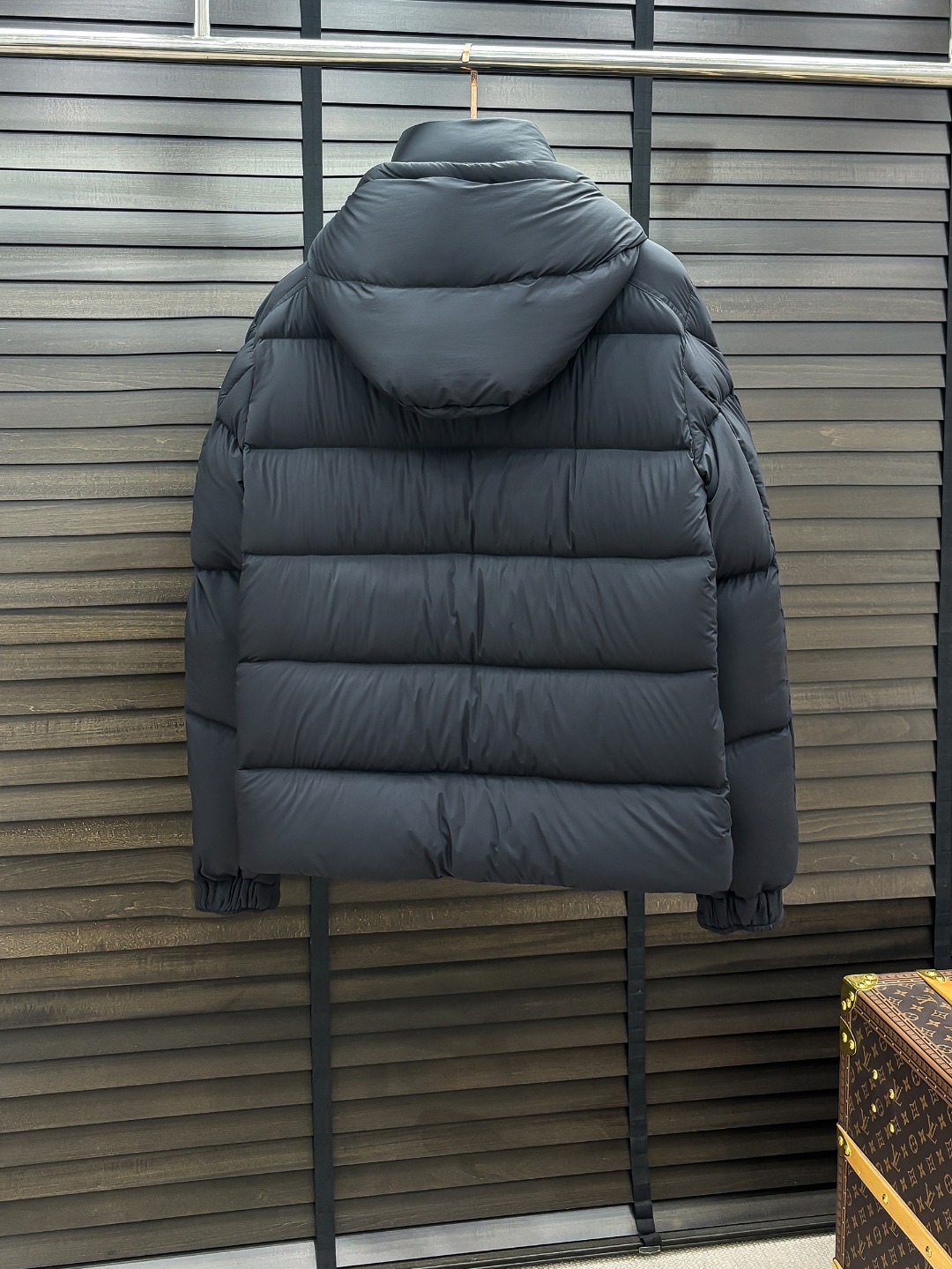 Moncler 新款羽绒服秀场新品25新款羽绒服，品相非常完美，专柜高科技防水面料，内里90%白鹅绒填充