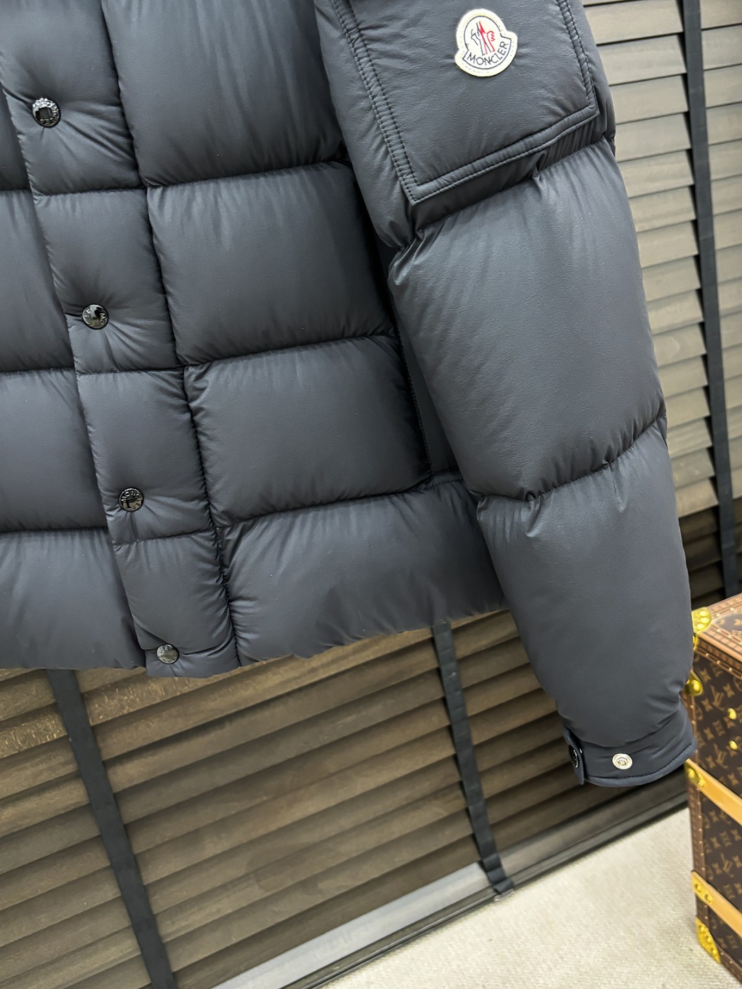 Moncler 新款羽绒服秀场新品25新款羽绒服，品相非常完美，专柜高科技防水面料，内里90%白鹅绒填充