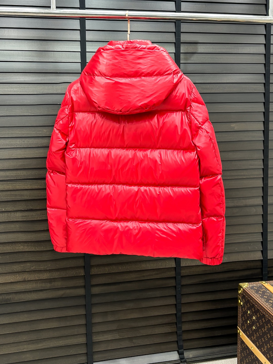 Moncler 新款羽绒服秀场新品25新款羽绒服，品相非常完美，专柜高科技防水面料，内里90%白鹅绒填充