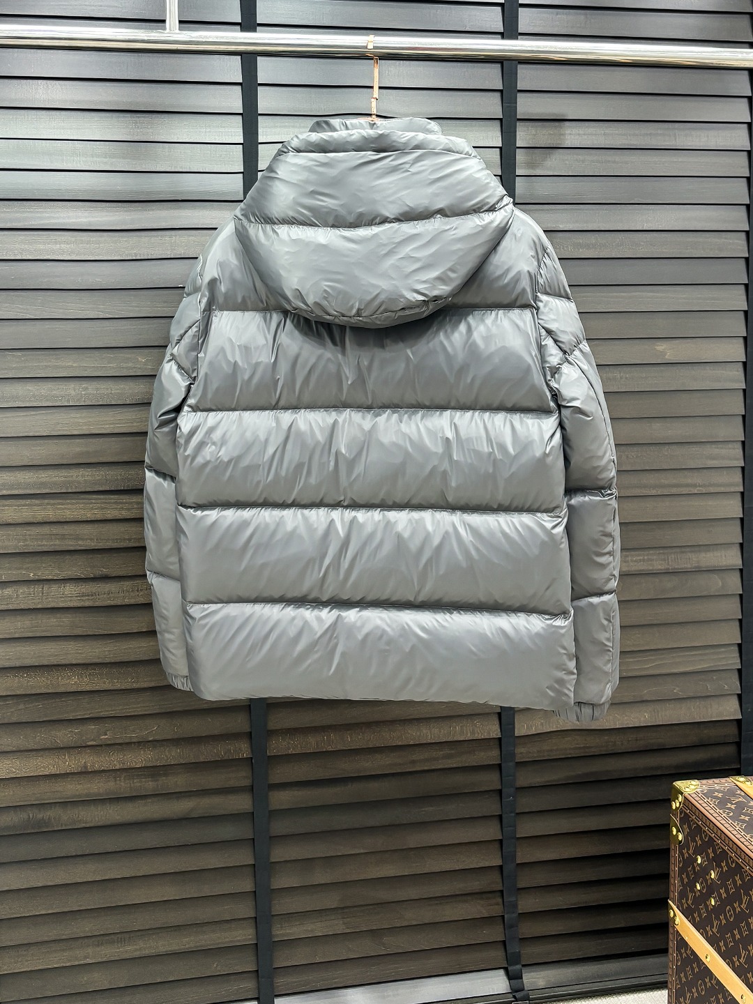 Moncler 新款羽绒服秀场新品25新款羽绒服，品相非常完美，专柜高科技防水面料，内里90%白鹅绒填充