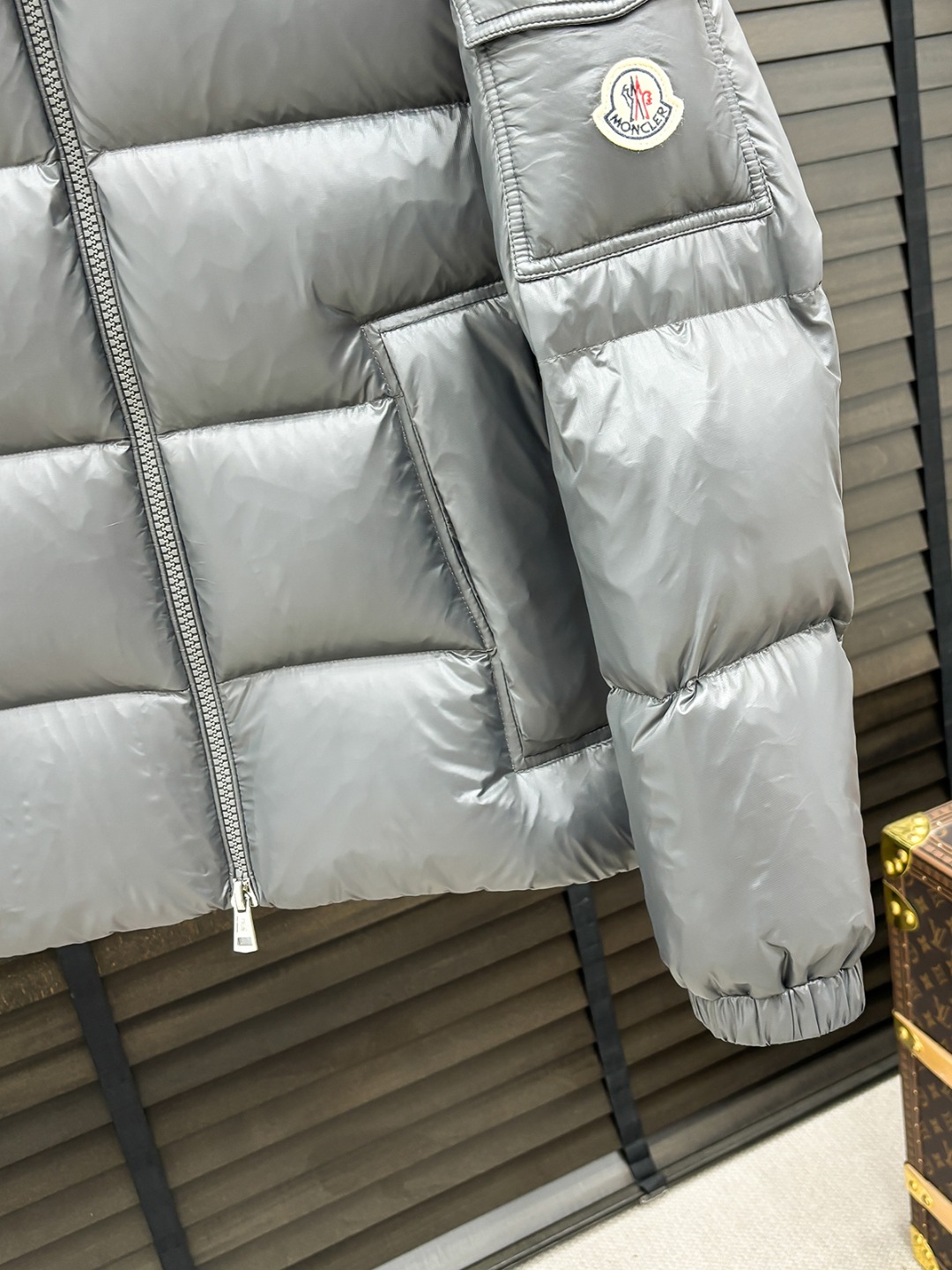 Moncler 新款羽绒服秀场新品25新款羽绒服，品相非常完美，专柜高科技防水面料，内里90%白鹅绒填充