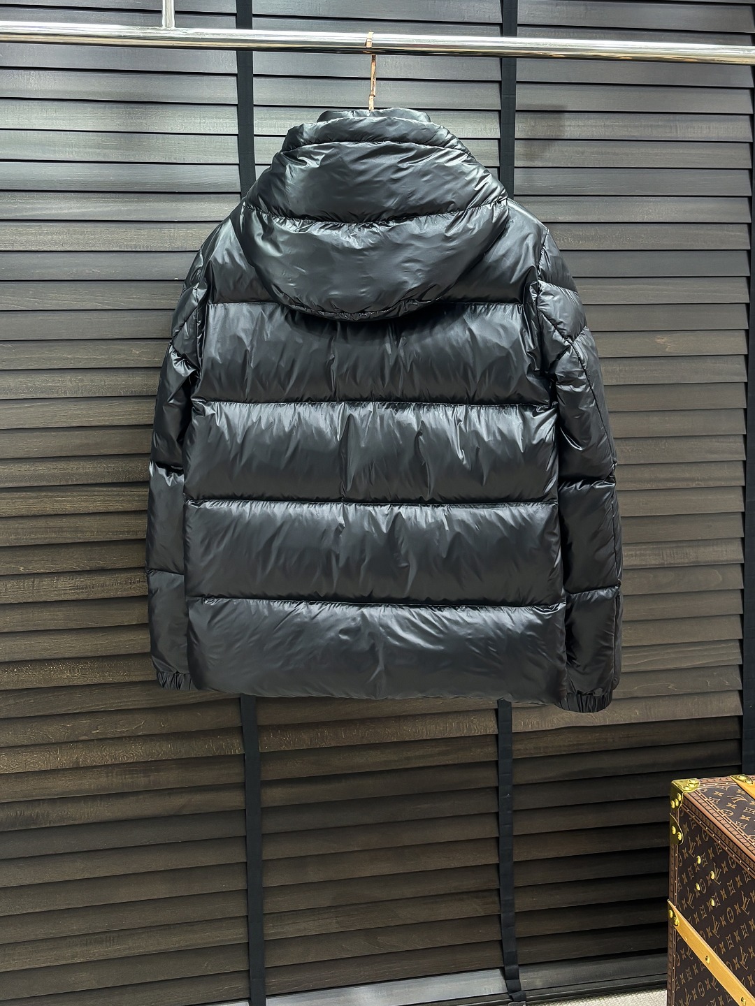 Moncler 新款羽绒服秀场新品25新款羽绒服，品相非常完美，专柜高科技防水面料，内里90%白鹅绒填充