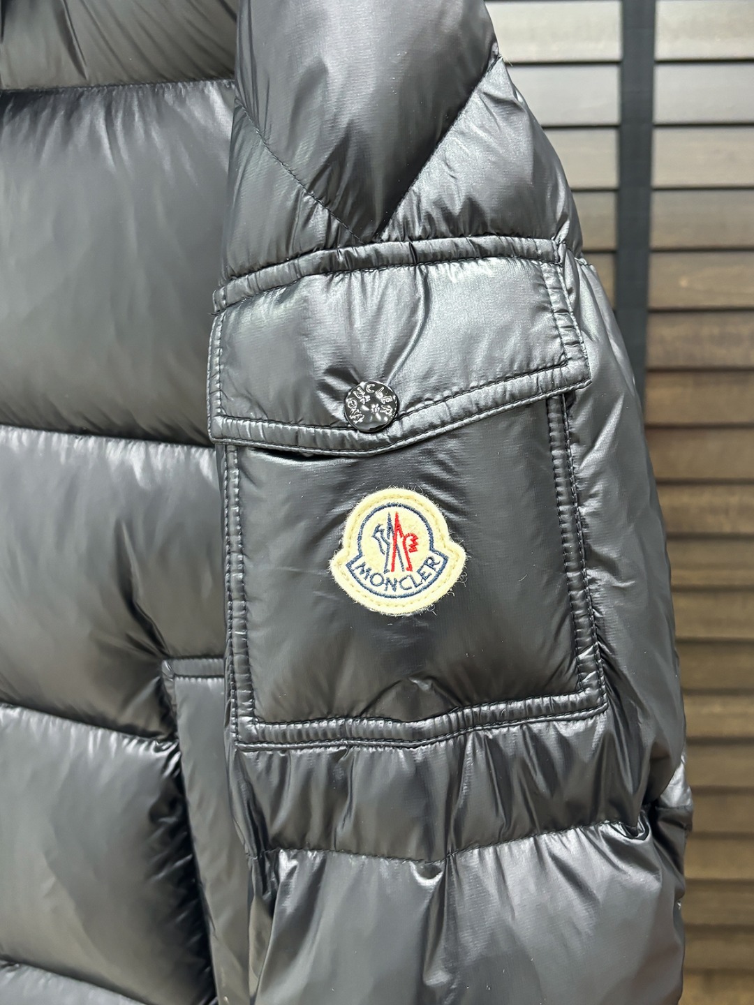 Moncler 新款羽绒服秀场新品25新款羽绒服，品相非常完美，专柜高科技防水面料，内里90%白鹅绒填充