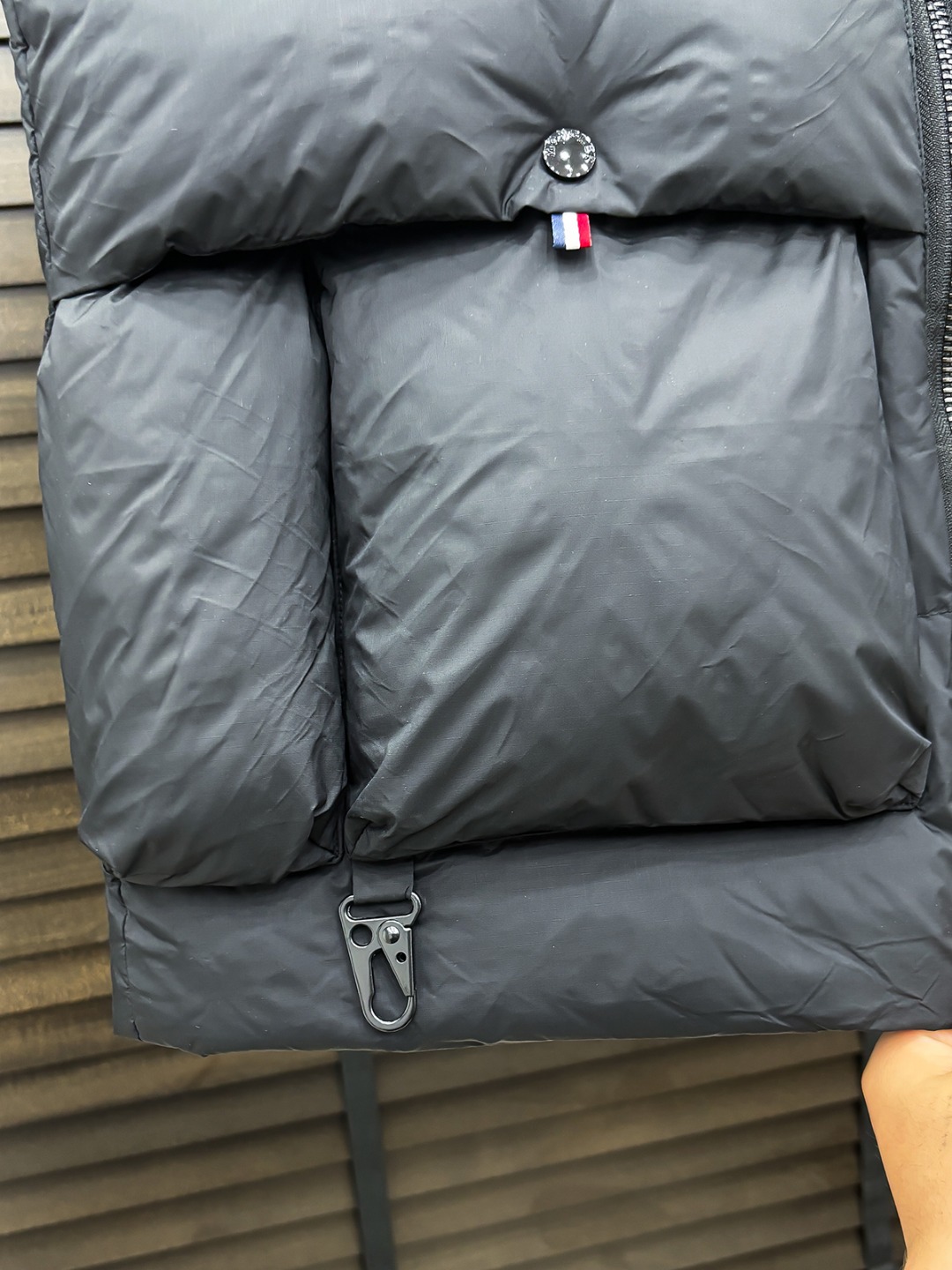 Moncler 新款羽绒服秀场新品25新款羽绒服，品相非常完美，专柜高科技防水面料，内里90%白鹅绒填充