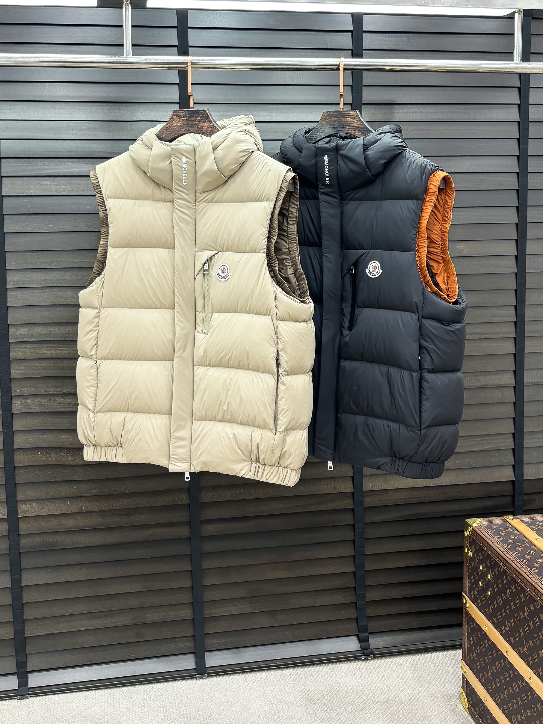 Moncler 新款羽绒服秀场新品25新款羽绒服，品相非常完美，专柜高科技防水面料，内里90%白鹅绒填充