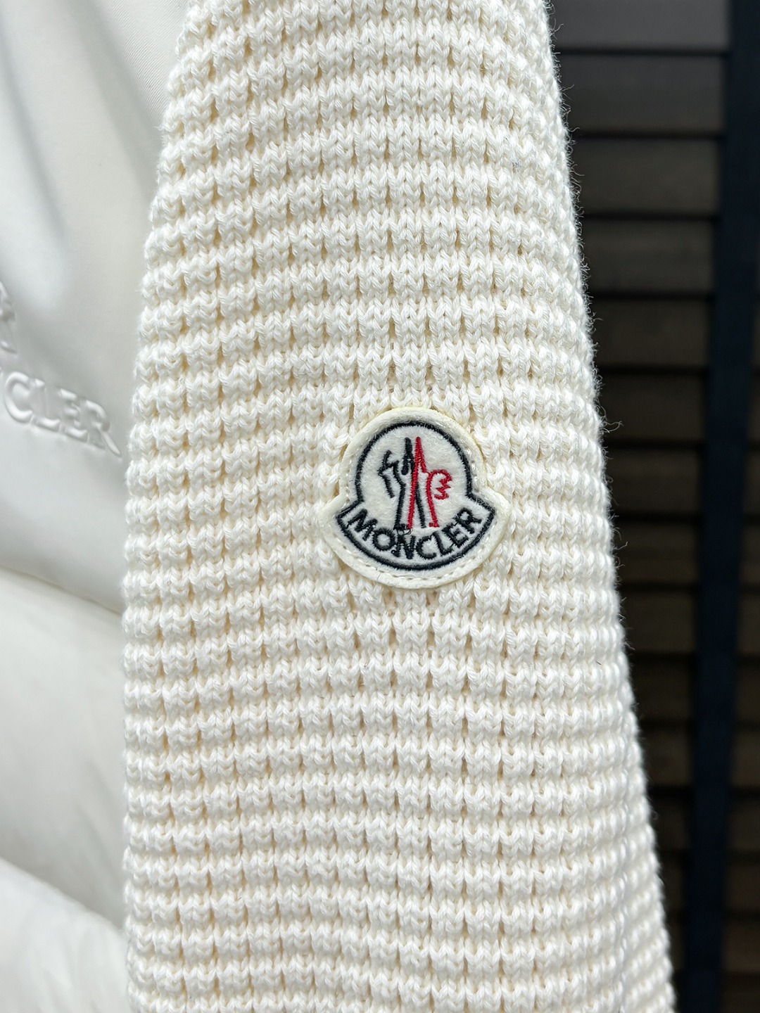 Moncler 新款羽绒服秀场新品25新款羽绒服，品相非常完美，专柜高科技防水面料，内里90%白鹅绒填充