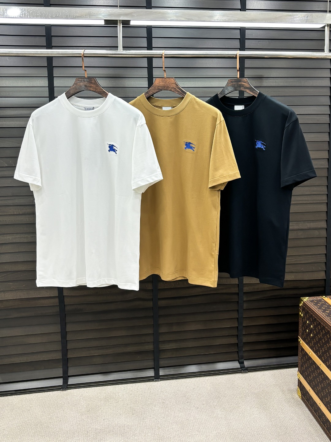 -BU#  2026 春夏新款首发专柜最新款短袖圆领T恤 高端订制 设计前卫时尚！品牌logo重工艺设计