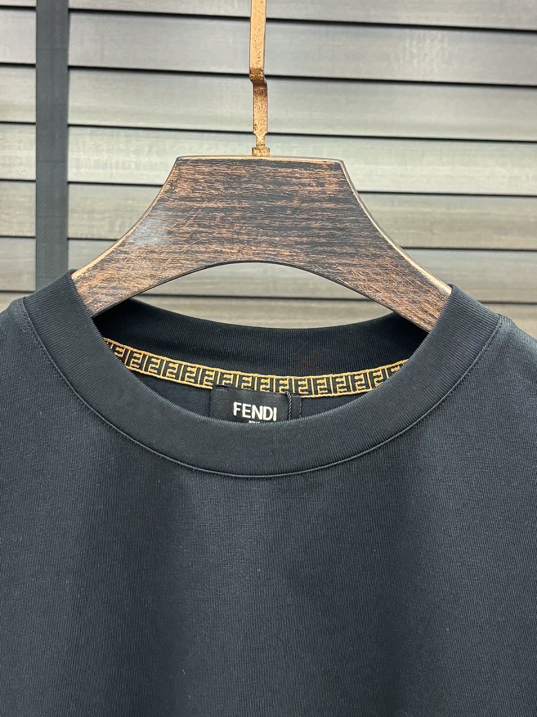 775772