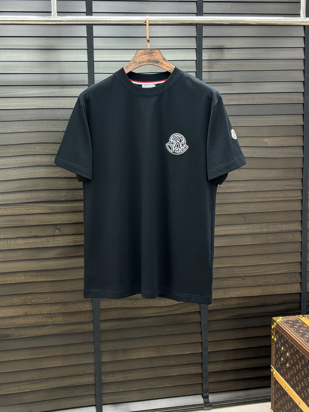 -MON#  2026 春夏新款首发专柜最新款短袖圆领T恤 高端订制 设计前卫时尚！品牌logo重工艺设