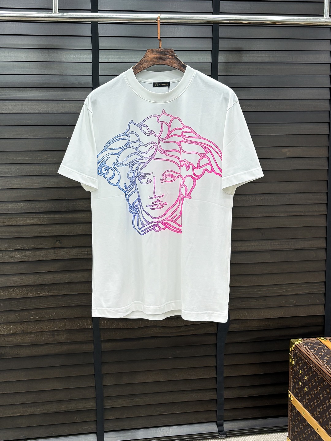 -VER#  2026 春夏新款首发专柜最新款短袖圆领T恤 高端订制 设计前卫时尚！品牌logo重工艺设