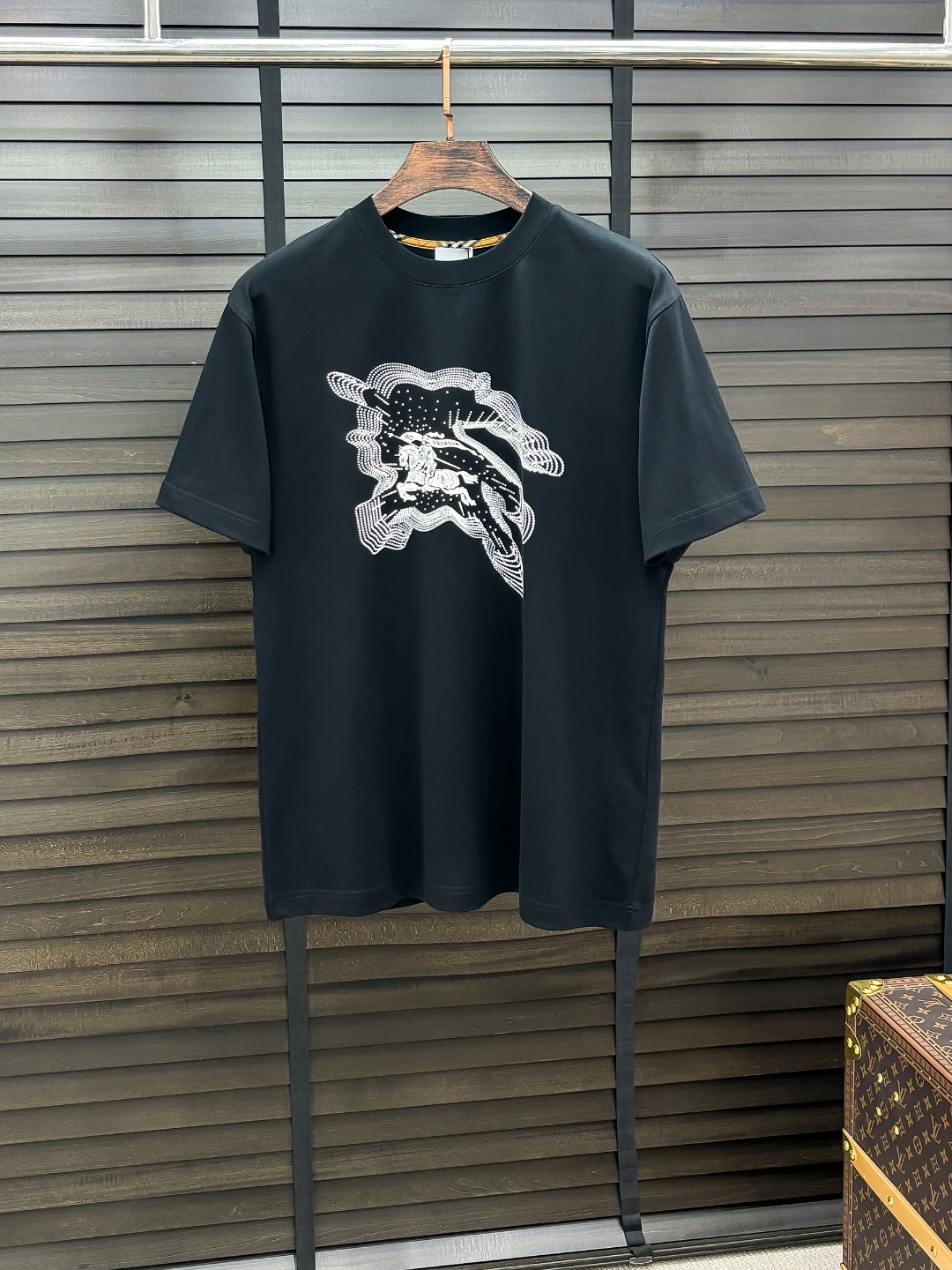 -BUR#  2026 春夏新款首发专柜最新款短袖圆领T恤 高端订制 设计前卫时尚！品牌logo重工艺设