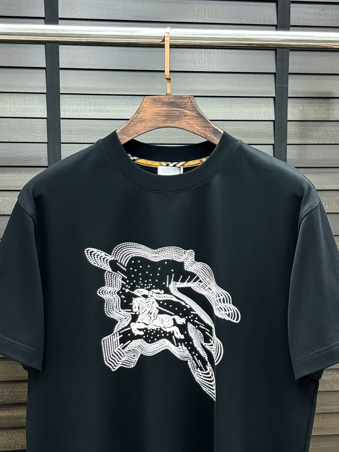-BUR#  2026 春夏新款首发专柜最新款短袖圆领T恤 高端订制 设计前卫时尚！品牌logo重工艺设