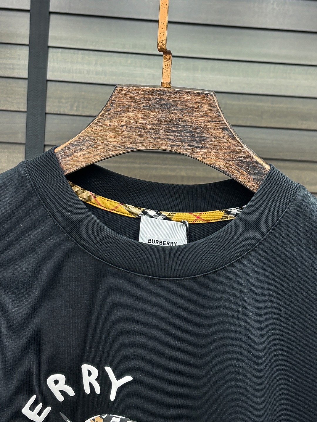 -BUR#  2026 春夏新款首发专柜最新款短袖圆领T恤 高端订制 设计前卫时尚！品牌logo重工艺设