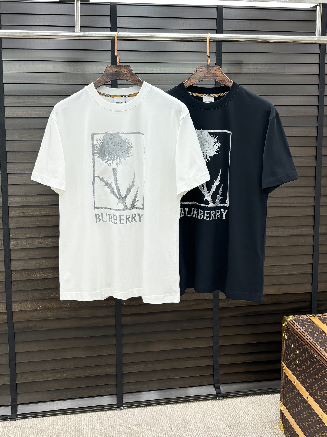 -BUR#  2026 春夏新款首发专柜最新款短袖圆领T恤 高端订制 设计前卫时尚！品牌logo重工艺设