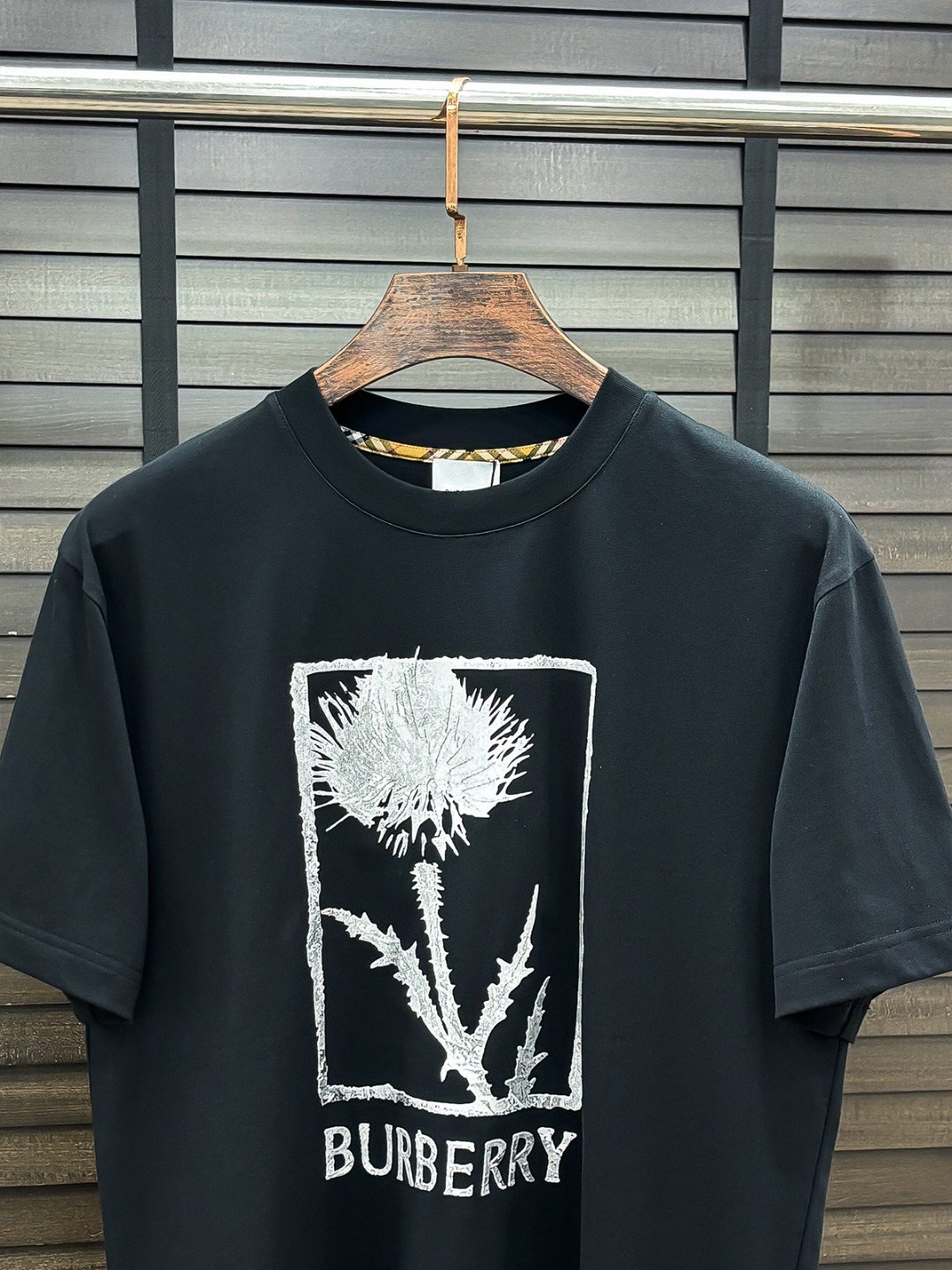 -BUR#  2026 春夏新款首发专柜最新款短袖圆领T恤 高端订制 设计前卫时尚！品牌logo重工艺设